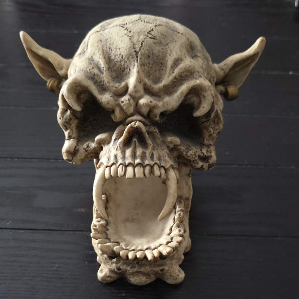 Gothic Skull Art Decor in Tan